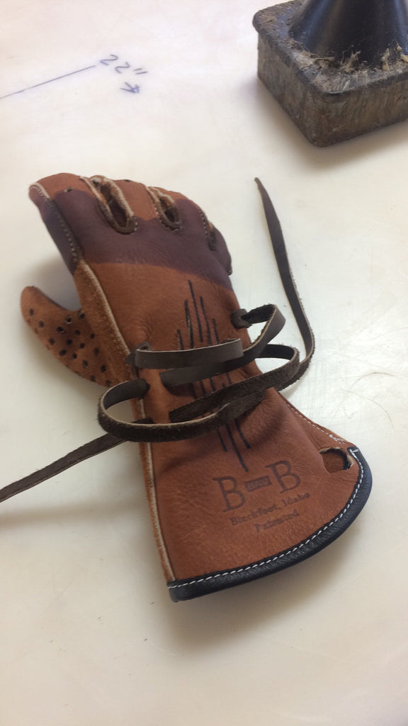 B-B Bareback Glove With Set-Up – Wild Man Riggins